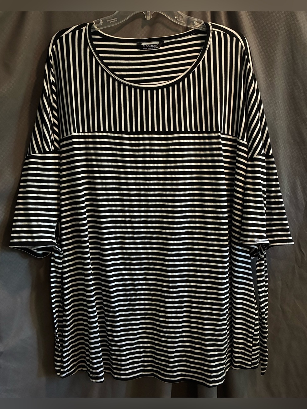 BloomChic Women’s Plus-Size B&W Scoop Neck Top w/Drop Shoulders; Size 22-24